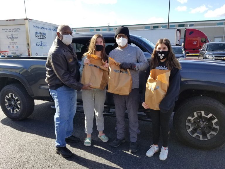 foodbank donation with mayor sheriff 2021 768x576